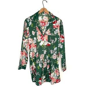 Cupcakes and Cashmere | Green Floral Button Down Pajama Night Shirt Size Medium